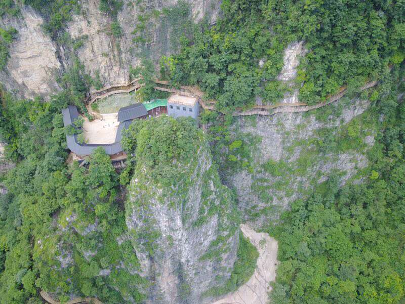 玻璃橋、天子山、猛洞河、 天門山、鳳凰古城 純玩4晚5日游F5