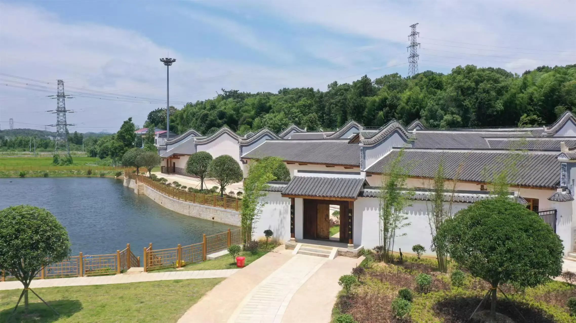 清溪村、天意木國景區(qū)、明清古巷、市博物館、胡林翼故居二日游